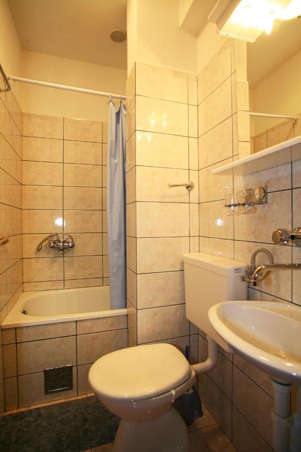 Apartment & Room Dinka, Krk Krk Town Εξωτερικό φωτογραφία