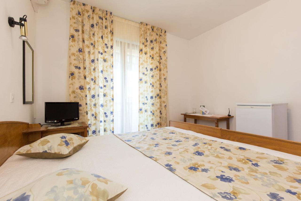 Apartment & Room Dinka, Krk Krk Town Εξωτερικό φωτογραφία