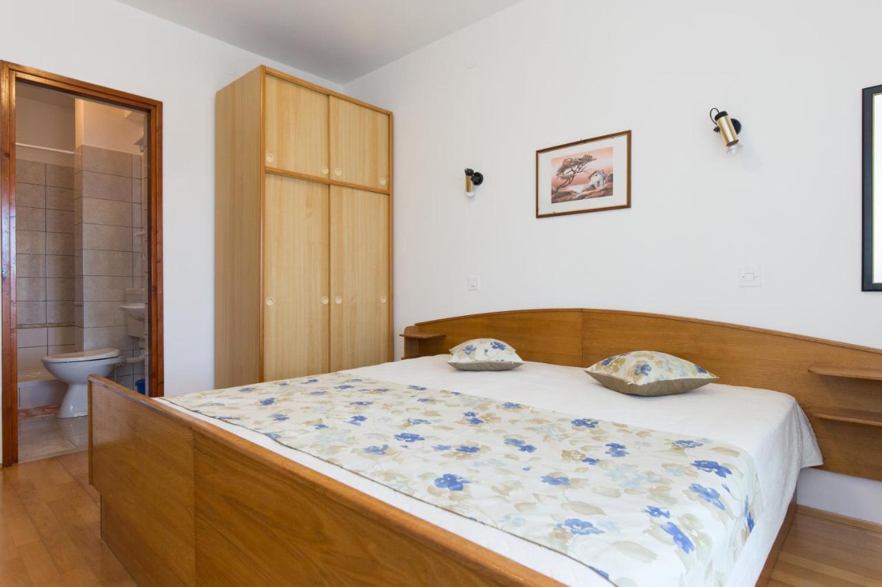 Apartment & Room Dinka, Krk Krk Town Εξωτερικό φωτογραφία
