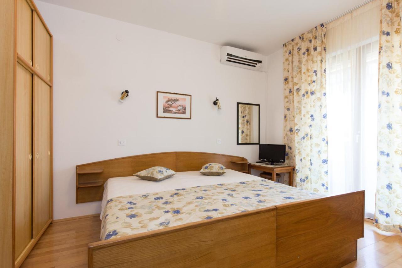 Apartment & Room Dinka, Krk Krk Town Εξωτερικό φωτογραφία