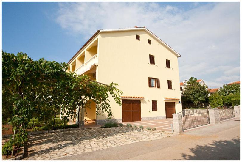 Apartment & Room Dinka, Krk Krk Town Εξωτερικό φωτογραφία
