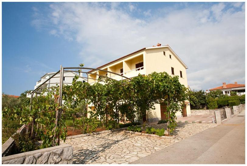 Apartment & Room Dinka, Krk Krk Town Εξωτερικό φωτογραφία