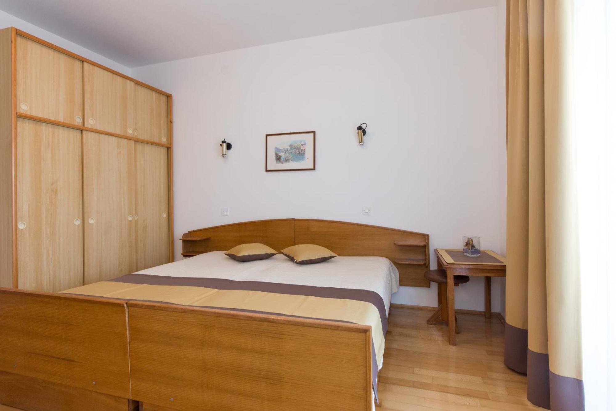 Apartment & Room Dinka, Krk Krk Town Δωμάτιο φωτογραφία