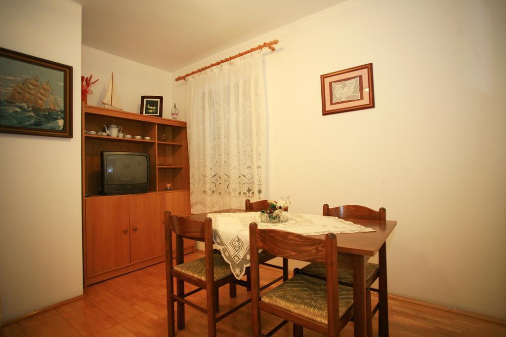 Apartment & Room Dinka, Krk Krk Town Εξωτερικό φωτογραφία